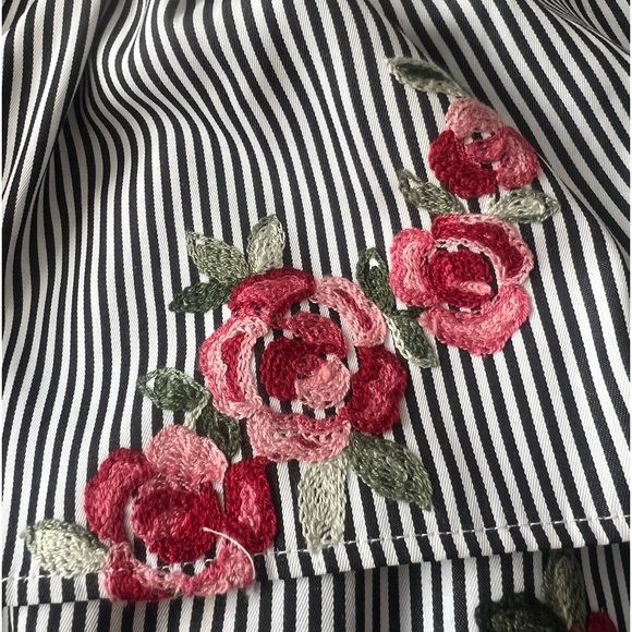 Calvin Klein Dress with embroidered flowers. - Picture 5 of 13